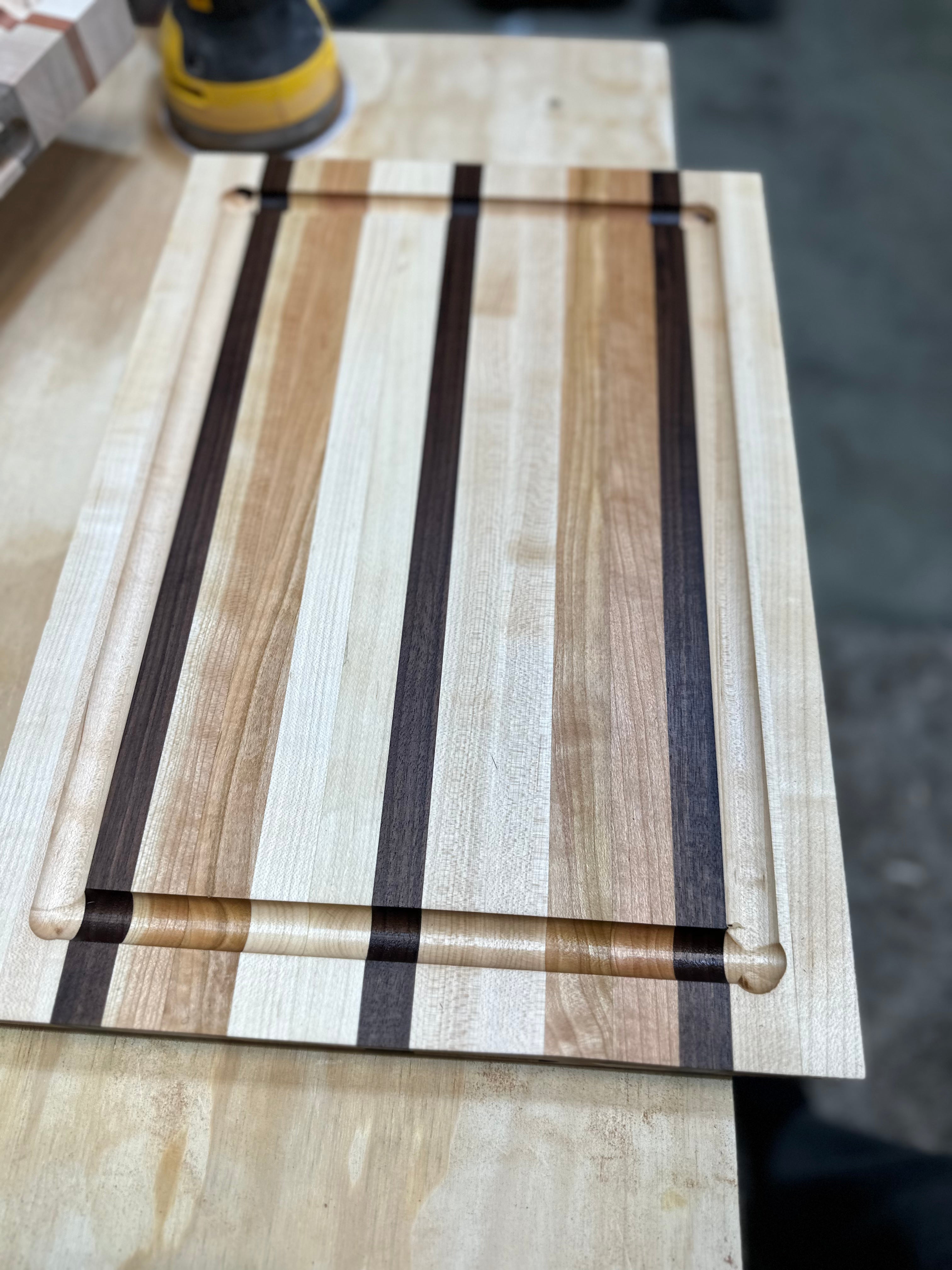 Maple • Walnut • Cherry Board — 18” x 12” x 1.5”